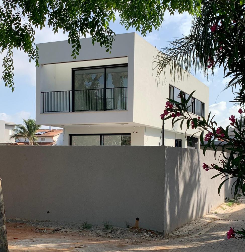 בביצוע  R  | I | S 